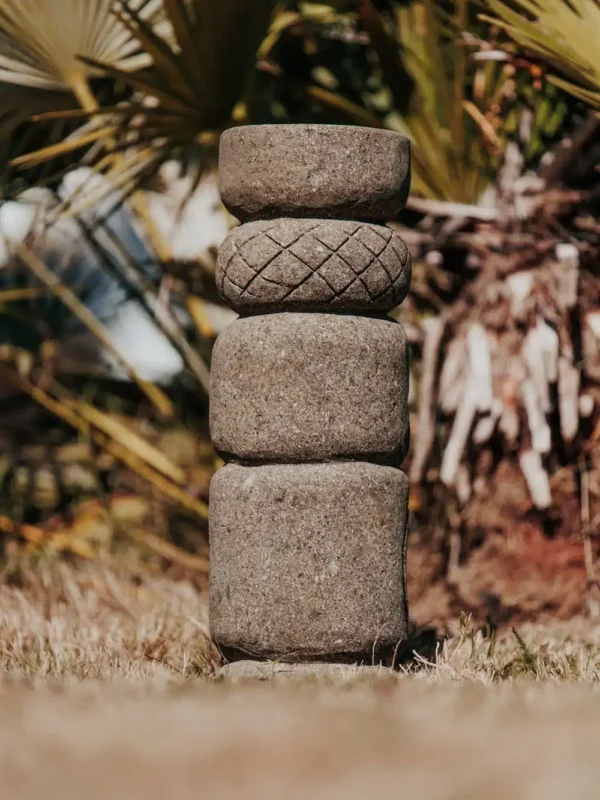 Totem tiki de Polynésie en pierre volcanique 50cm – Pirae – Image 3