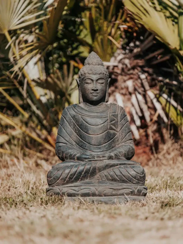 Statue Bouddha assis en pierre volcanique noir antique pour jardin extérieur – 45cm – Image 2