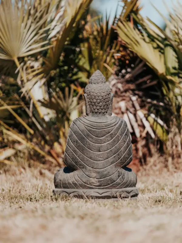 Statue Bouddha assis en pierre volcanique noir antique pour jardin extérieur – 45cm – Image 3