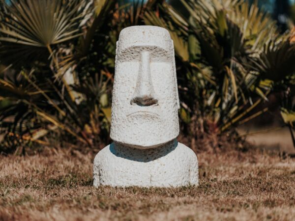 Statue MOAÏ blanche de l’île de pâques pour jardin extérieur, 65 cm – Image 3
