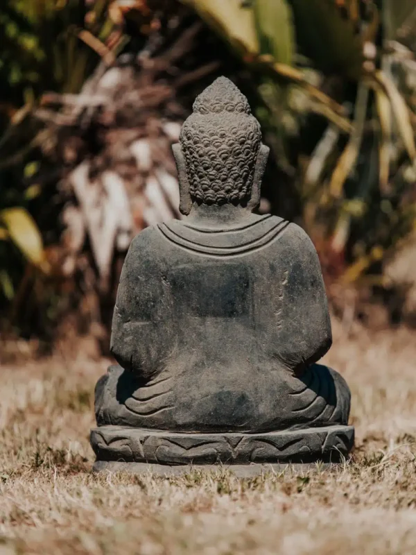 Statue bouddha assis fleur de lotus extérieur en pierre naturelle noir 50cm – Image 4