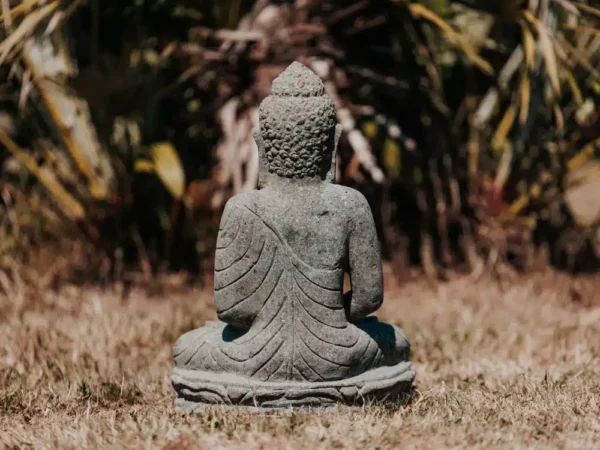 Statue de jardin bouddha méditation, extérieur, en pierre volcanique 45cm – Image 3