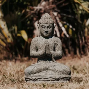 Statue de jardin bouddha assis namaste extérieur en pierre volcanique 45cm