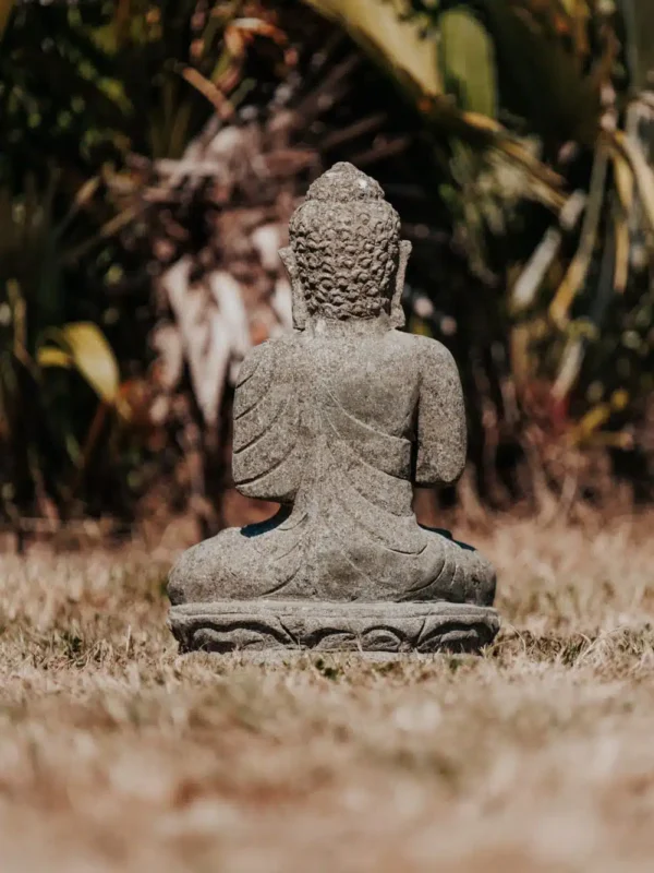 Statue de jardin bouddha assis namaste extérieur en pierre volcanique 45cm – Image 3