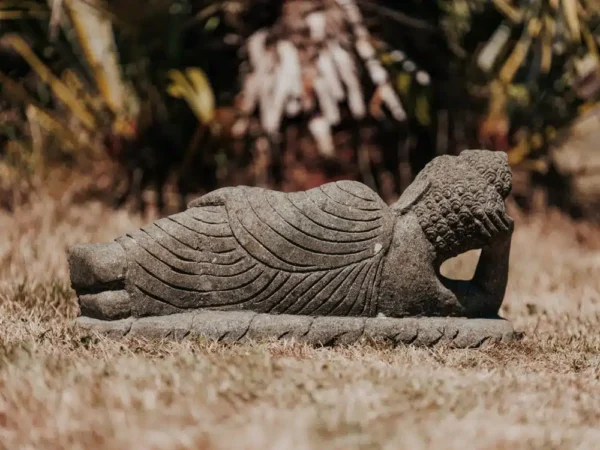 Statue Bouddha allongé couché jardin extérieur en pierre volcanique longueur 50cm – Image 4