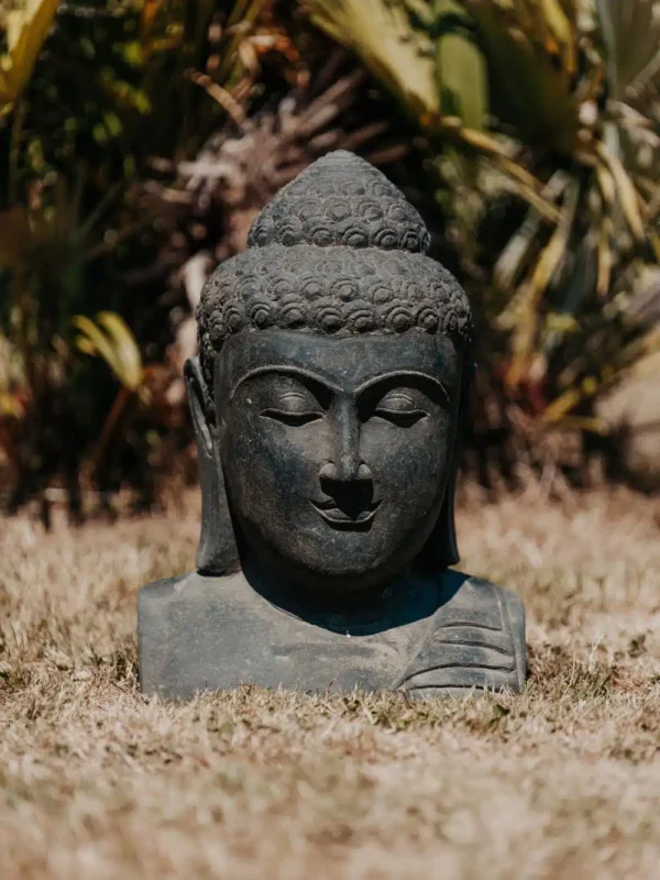 Statue de bouddha noir 50cm – Décoration de jardin extérieure en pierre volcanique – Image 2