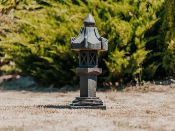 Lampe Japonaise Lanterne Pagode Statue de Jardin en Pierre Volcanique Naturelle Noir Antique 80cm – Kobe – Image 3