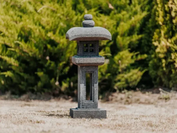 Lanterne Japonaise en Pierre de Lave 75cm – Kintai – Image 3