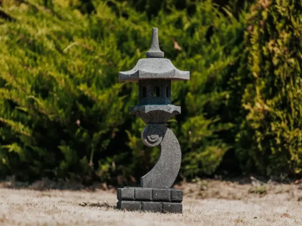 Lampe Japonaise Lanterne Pagode Statue de Jardin en Pierre de Lave 90cm – Kamogawa – Image 3