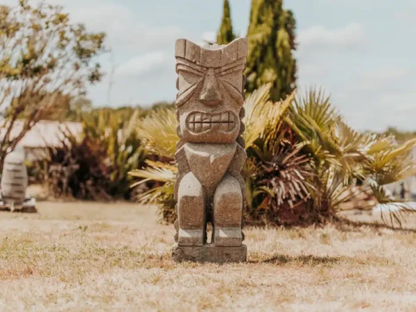 Totem tiki de jardin en pierre naturelle 100cm – Warrior – Image 4