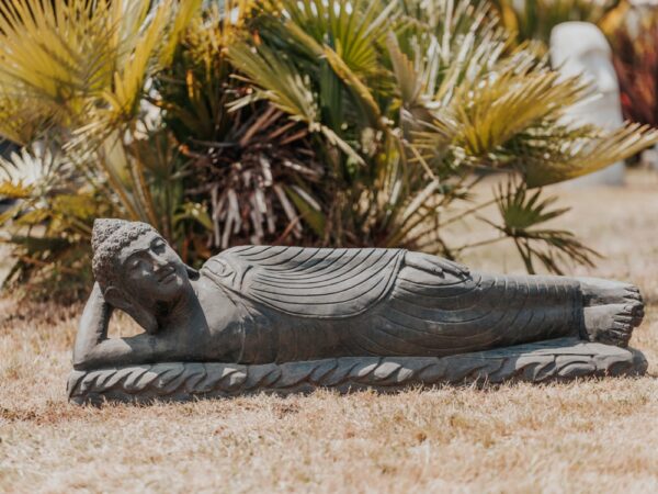 Statue Bouddha couché jardin extérieur en pierre naturelle noir antique 120cm – Image 3