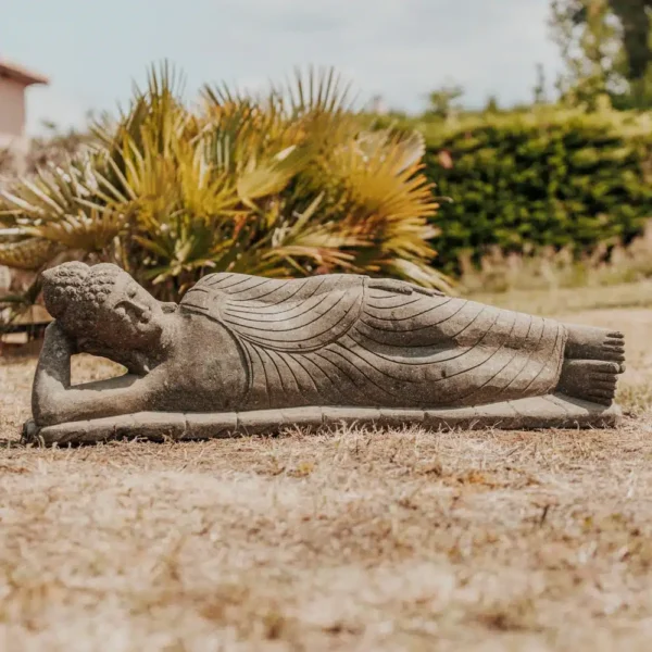 Statue bouddha couché jardin extérieur en pierre volcanique – 120 cm