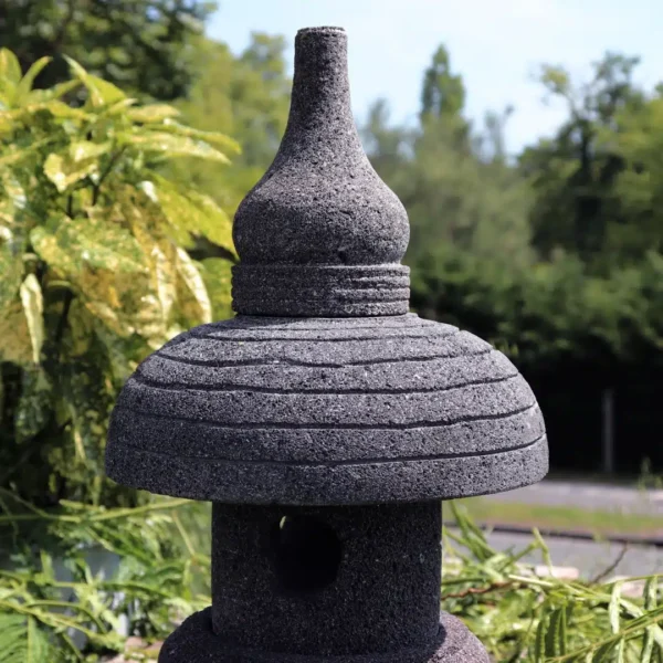 Lanterne japonaise statue de jardin en pierre de lave 50cm – Nara – Image 2