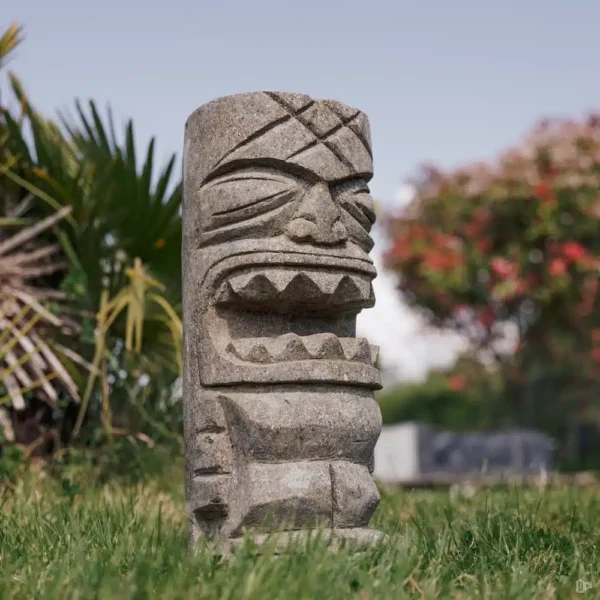Statue de jardin Tiki polynésien en pierre volcanique – 50cm Uta