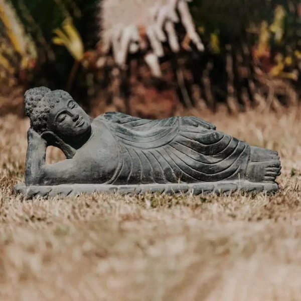 Statue Bouddha jardin couché en pierre naturelle noir longueur 50 cm