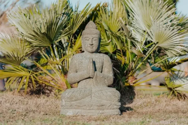 Grande statue de Bouddha en pierre volcanique naturelle Namaste 75cm – Image 5