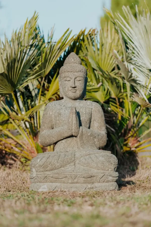 Grande statue de Bouddha en pierre volcanique naturelle Namaste 75cm – Image 3