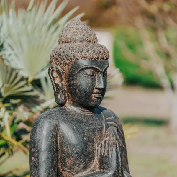 Statue de Bouddha noir de 1 mètre pour extérieur en pierre naturelle – Image 2