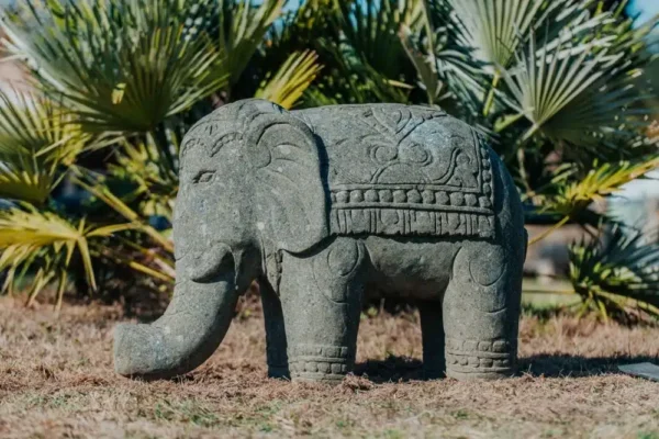 Statue éléphant indien en pierre volcanique longueur 85cm – Image 4