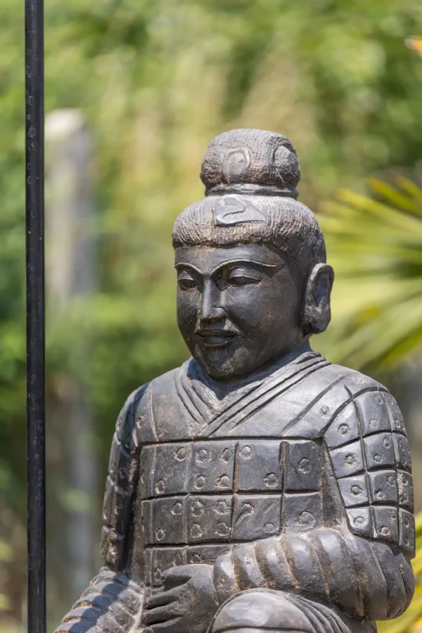 Statue de Guerrier Chinois Xian à Genoux en Pierre Naturelle Noir Antique 102cm – Image 2