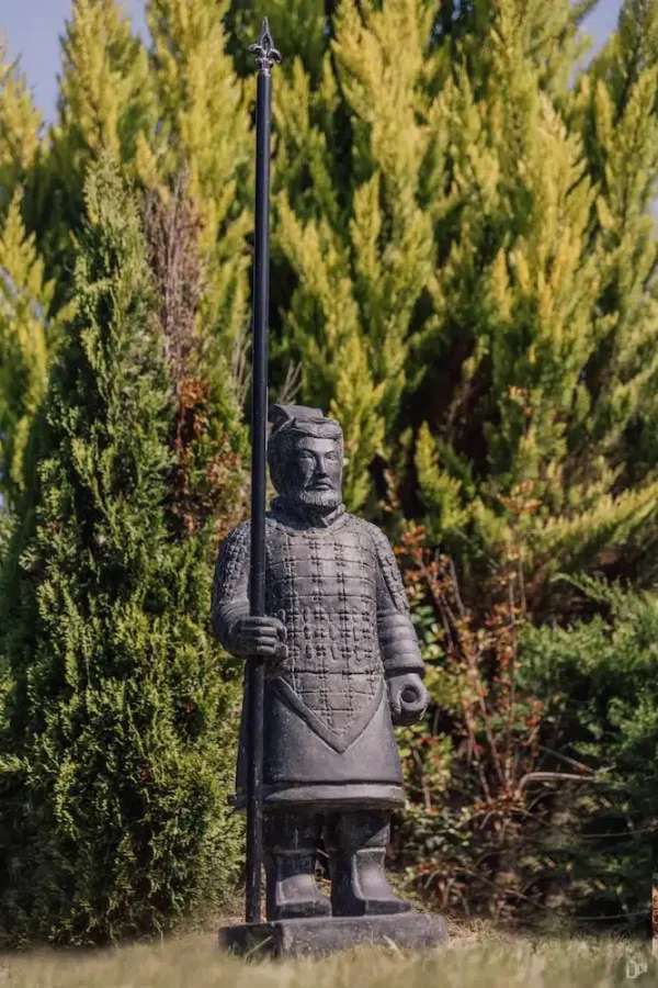 Statue Guerrier Chinois Xian Debout avec Lance Jardin Extérieur Noir Antique 102cm – Image 4