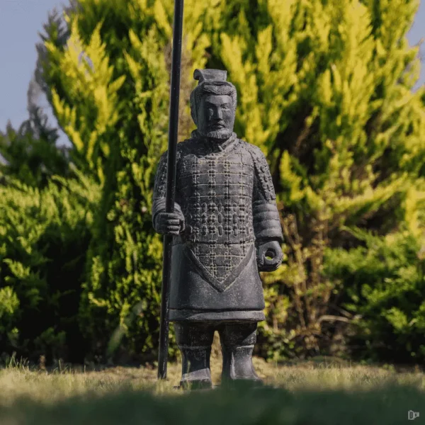 Statue Guerrier Chinois Xian Debout avec Lance Jardin Extérieur Noir Antique 102cm – Image 3