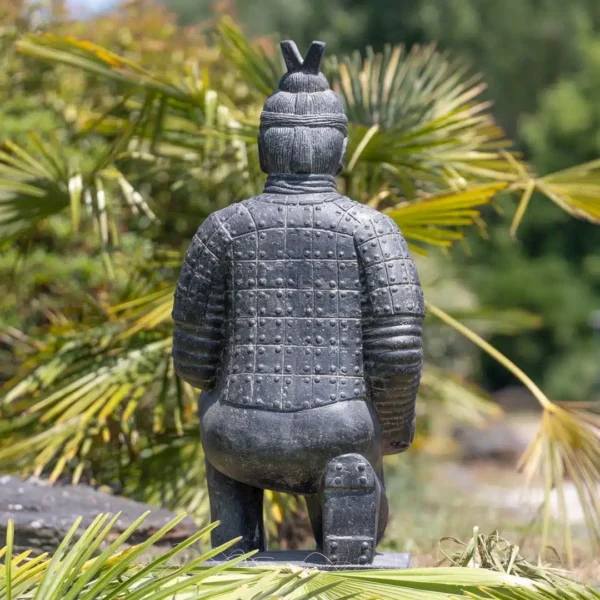 Statue de Guerrier Chinois Xian à Genoux avec Lance Noir Antique 102cm – Image 3
