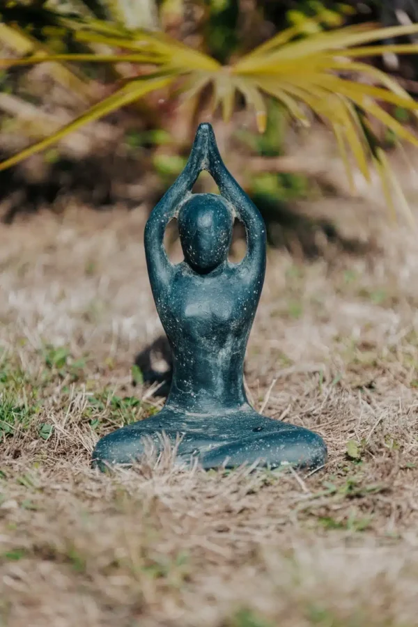 Statue Jardin Salamba Yoga Main au Ciel Noir Antique 30cm – Image 2