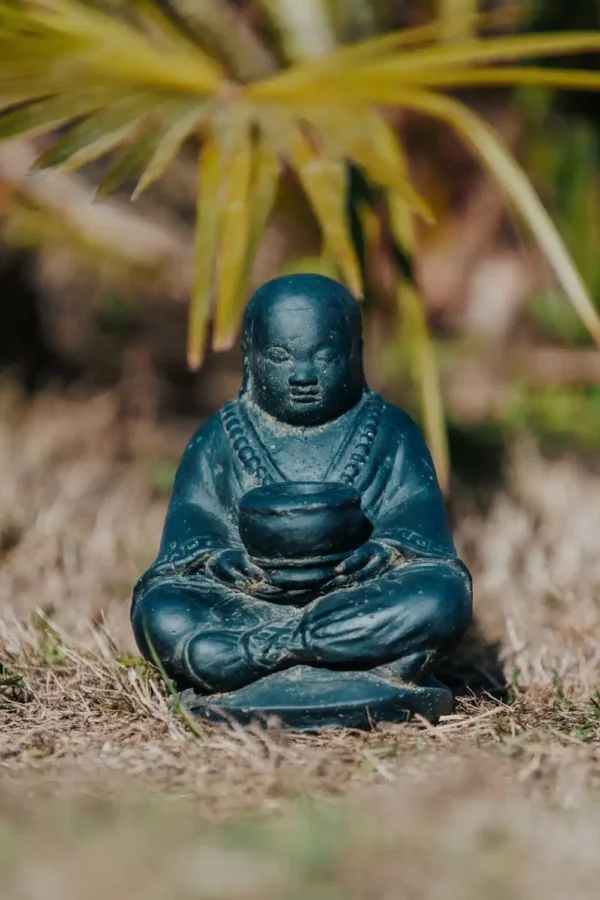 Statue moine de la sagesse Shaolin assis pot pour bougie noir antique 20cm – Image 2