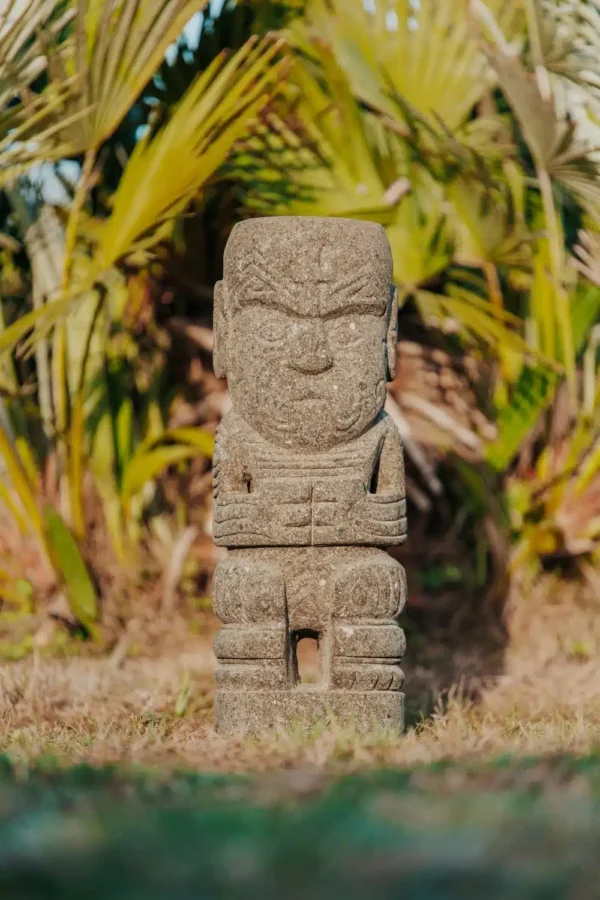 Statue tiki Polynésie en pierre volcanique 50cm – Vaira – Image 3