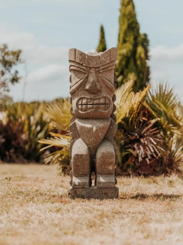 Totem tiki de jardin en pierre naturelle 100cm – Warrior – Image 2
