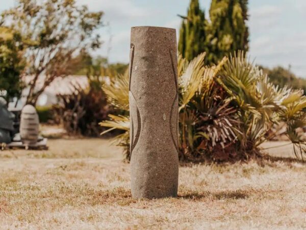 Statue tiki pour jardin extérieur en pierre naturelle 100 cm – Maiao – Image 3