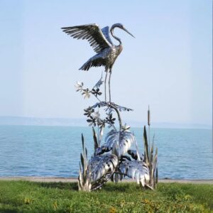 Sculpture héron cigogne sur végétaux en acier inoxydable 218 cm
