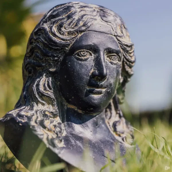 Statue buste de Marianne en noir, jardin extérieur et intérieur – 30 cm