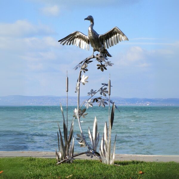 Sculpture de jardin oiseau cormoran sur végétaux en acier inoxydable 182cm – Image 2