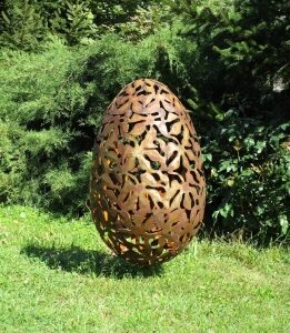 Sculpture de jardin en acier (St37) œuf abstrait. Hauteur 84 cm