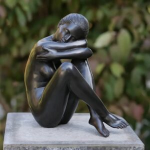 Statue de femme en bronze Elena - moderne