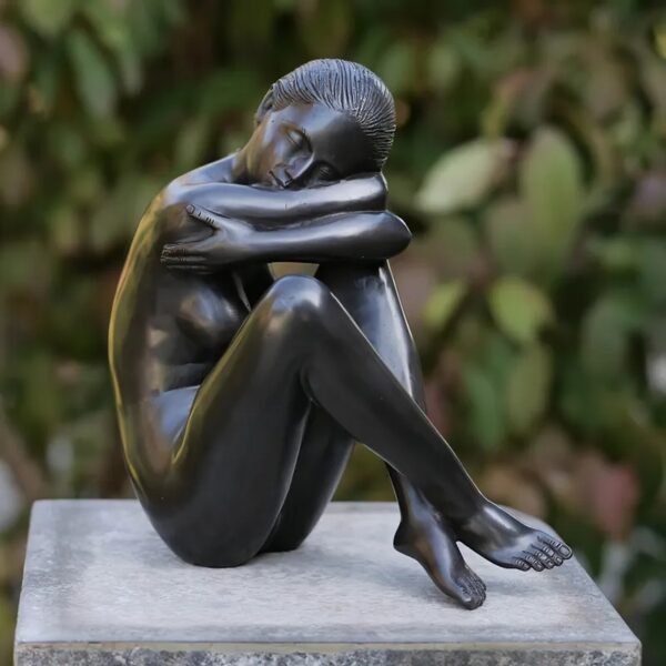 Statue de femme en bronze Elena - moderne