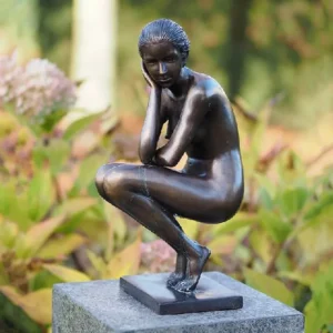 Statue de femme en bronze Emie - moderne