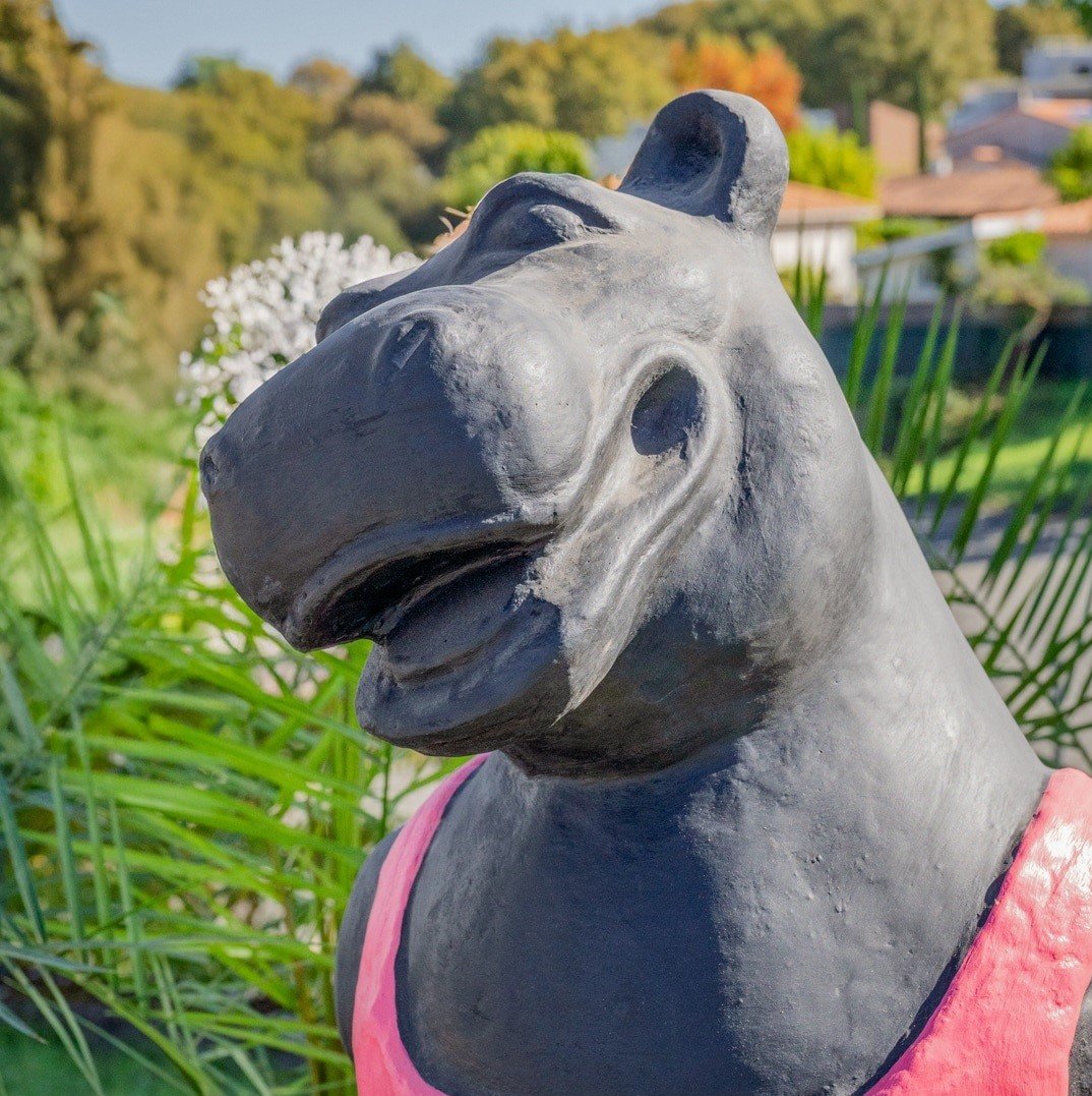 Hippopotame danseuse rouge en pierre reconstituée, statue de 110cm – Image 4